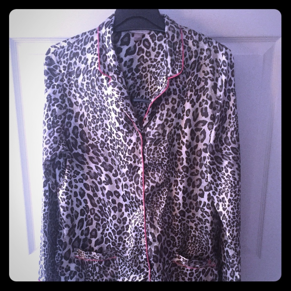 Victoria’s Secret Silky PJ Set! LG